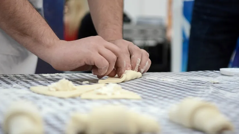 Sırbistan'da bir fırın sahibi 10 gram ekmek ağırlığındaki fark nedeniyle 15.000 avro ödedi.