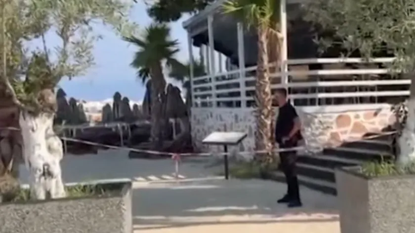Albaniyanın ünlü bir tatil beldesinde turist öldürüldü (Video)
