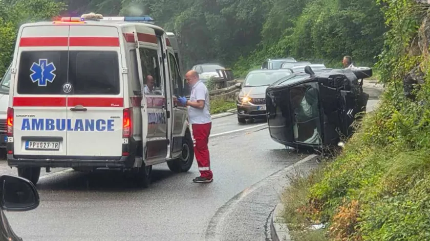 Sırbistan'da Bistrica Nova Varoş Yolunda İki Binek Araç Çarpıştı Kaza Meydana Geldi
