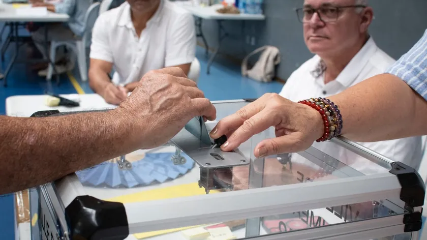 Fransa'da yerel seçimlerde oy verme işlemi sona erdi, ilk katılım verileri açıklandı