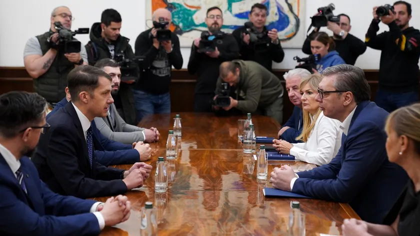 Sırbistan Cumhurbaşkanı Vučić seçim ve AB görüşmeleri sonrası insanlığın uçurumun eşiğinde olduğunu belirtti