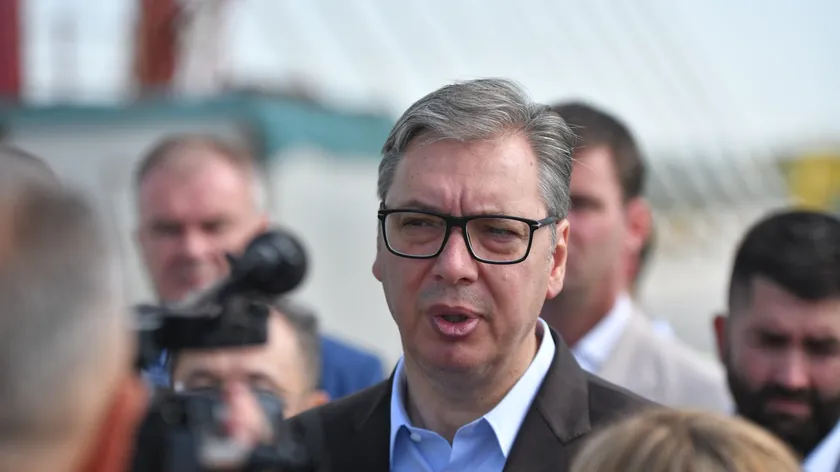 Sırbistan Cumhurbaşkanı Vučić Novi Sad'da büyük toplantı ve farklı fikirlere saygıyı vurguladı