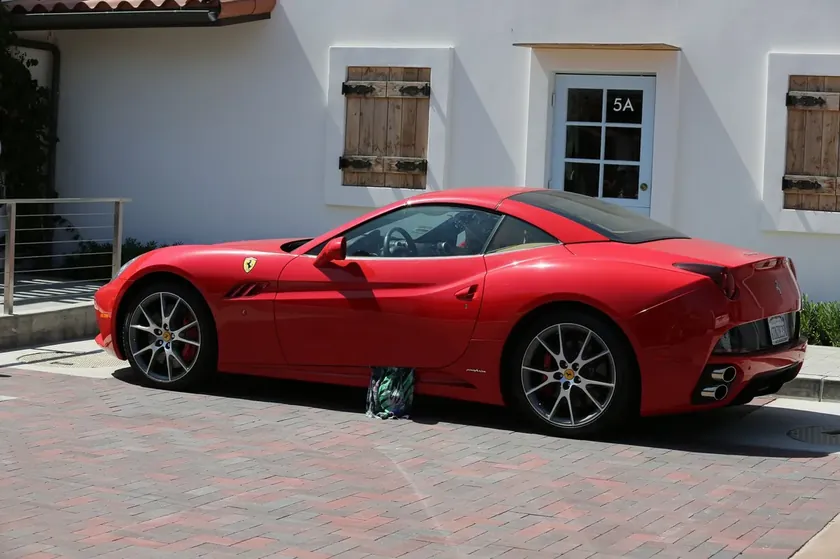 Fransa'da Sosyal Yardım Alan Aile Lüks Yaşam Sürerken Dolandırıcılıktan Tutuklandı