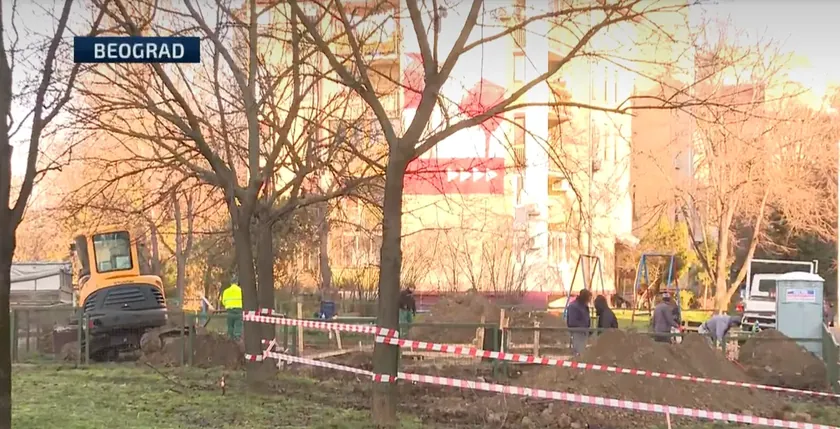 Belgrad'ın Čukarička padina bölgesinde park inşaat alanına döndü, sakinler endişeli.