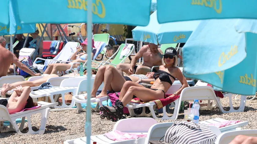 Jovana Jeremić, tigrist bikinisiyle SPA merkezinde poz vermiş.