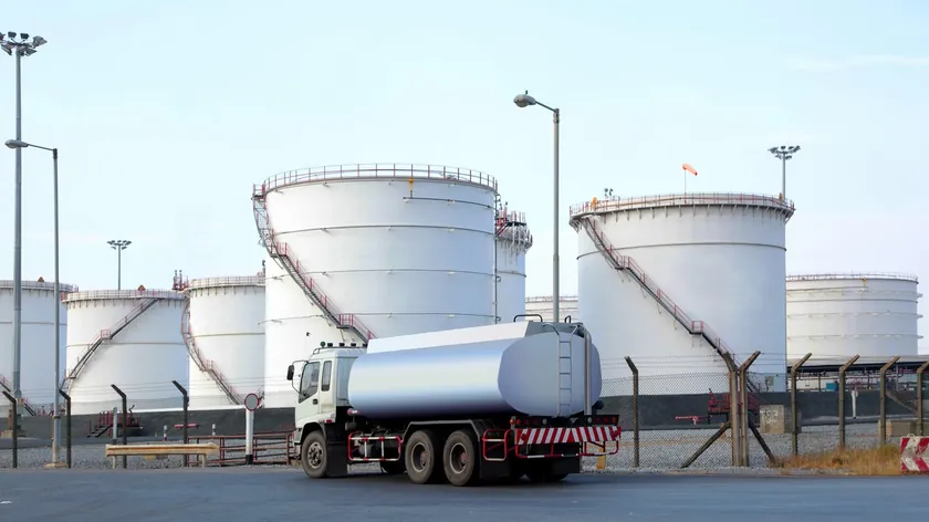 Sıvı petrol fiyatları Ormus Boğazı'ndaki belirsizlikle artıyor.