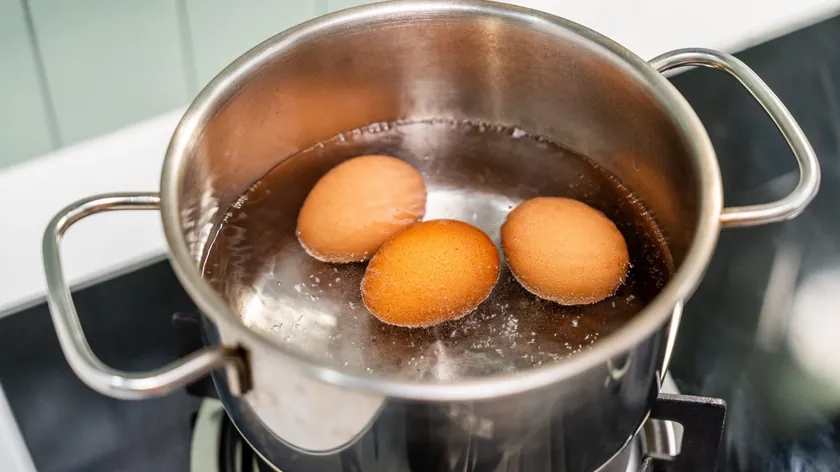 Sert Haşlanmış Yumurtaların Buzdolabı Dışında Saklanması Gıda Zehirlenmesi Riski Taşıyor