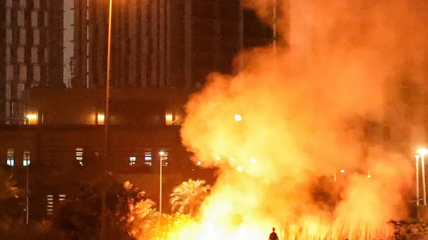 Bağdat'taki ABD Büyükelçiliği dron saldırısıyla vuruldu, bölgede patlama yaşandı.