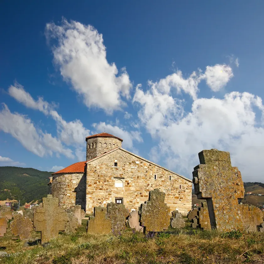 Sırbistan'daki Novi Pazar Petrova Kilisesi inşaatı UNESCO listesinden çıkarılma riski taşıyor