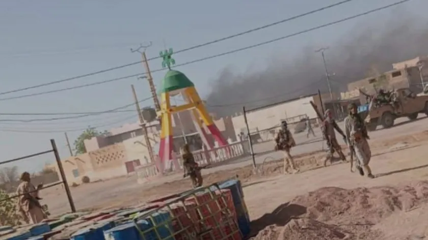 Mali'de El Kaide Bağlantılı Militan Grup Ordunun Birliğini Teslim Aldı