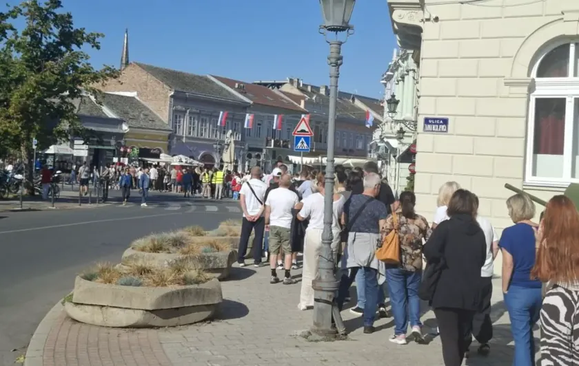 Sırbistan'da protestolar devam ediyor Öğrenciler potansiyel bir yasak için toplanıyor