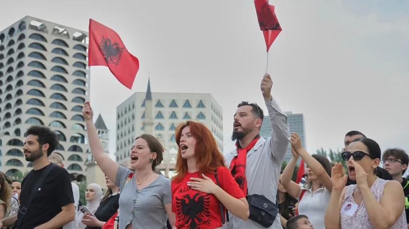 Arnavutluk'ta Kushner bağlantılı lüks turizm kompleksi planı protestolarla karşılandı