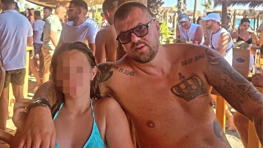 "Odmah Polizia Çağırın" İnternette Üçüncü Çocuğu Hakkında Tepki