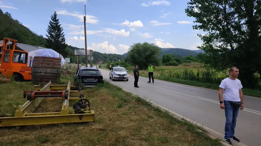 Sırbistan'da Gadžinog Hana yakınlarında meydana gelen ağır trafik kazasında üç kişi yaralandı.
