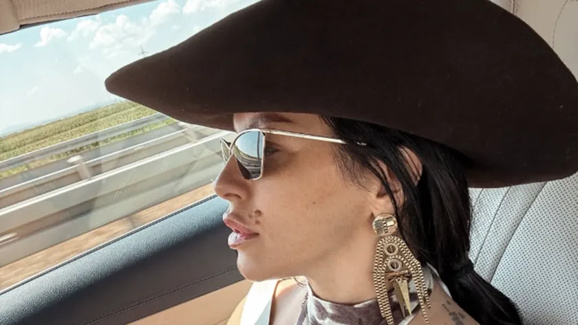 Sırbistanlı Şarkıcı Seka Aleksić 20 Bin Avroluk Çantasına Gelen Eleştirilere Sert Yanıt Verdi