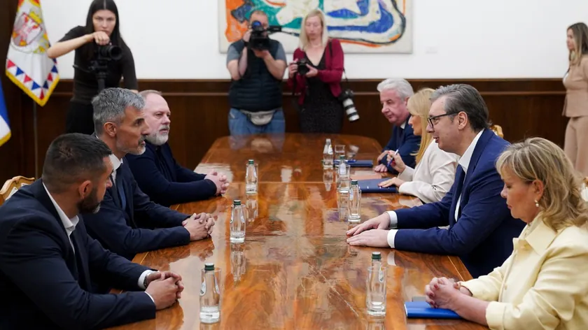 Sırbistan Cumhurbaşkanı Vučić, Sırp Yenilenme Hareketi Temsilcileriyle Görüştü