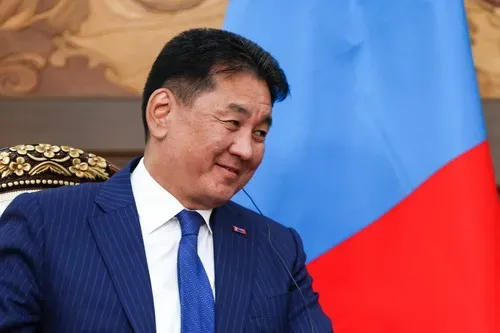 Mongolya Cumhurbaşkanı Uhnagin Hurelsuh'un fiziksel gücünü gösteren bir video viral oldu.