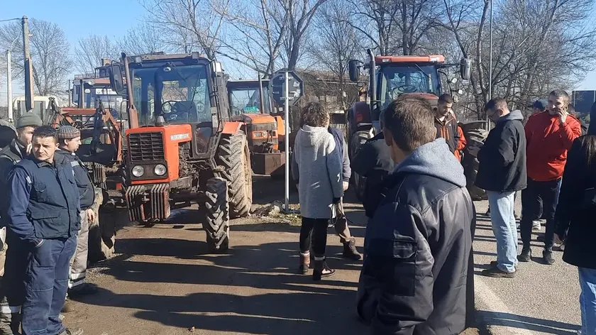 Sırbistan'da Ibarska Otoyolu'nu Bloke Eden Çiftçiler Bakanlıkla Acil Toplantı Talep Etti