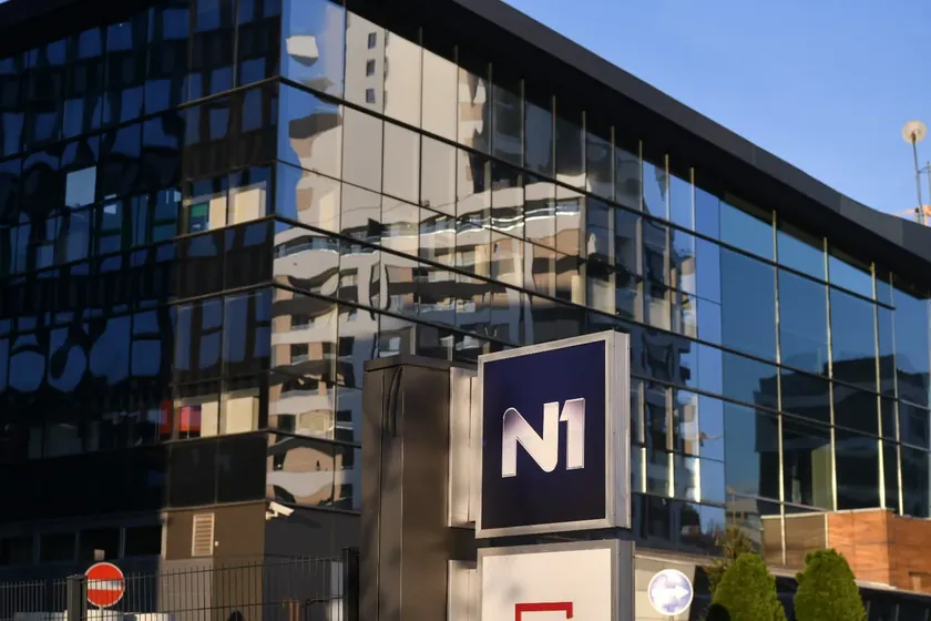 Sırbistan'daki N1 ve diğer medya kuruluşlarının olası satışı gündemde. Sloven gazetesi Delo aktardı.