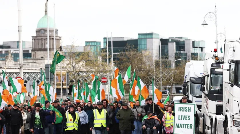 İrlanda'da Polis Dublin'deki Yakıt Fiyatı Protesto Ablukalarına Son Verdi