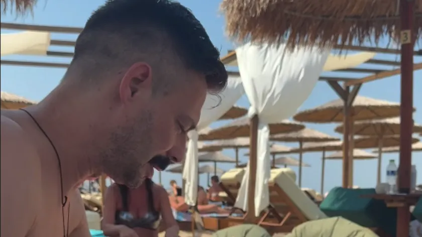 Milan Vasić ailesiyle tatilde.