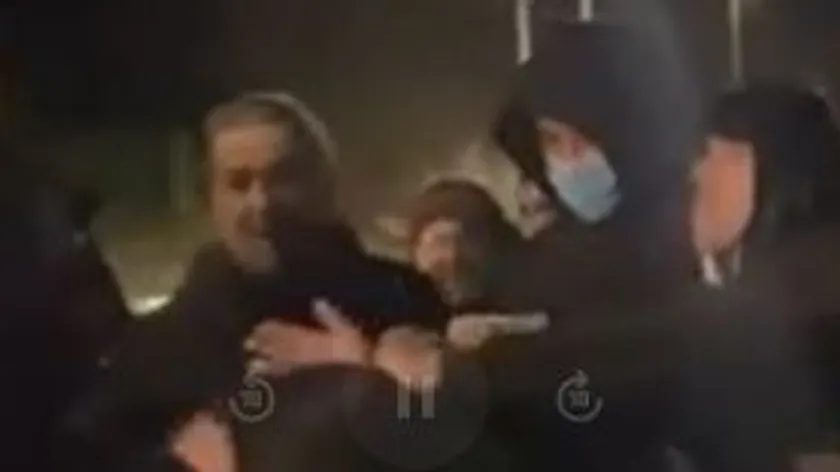 Sırbistan'da muhalefet destekçileri SNS aktivistini Bor'da darp etti