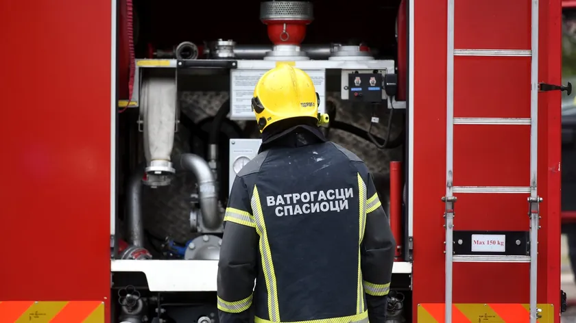 Sırbistan'da Kruševac Yakınlarında Otomobil Tamamen Yandı, Neden Bilinmiyor