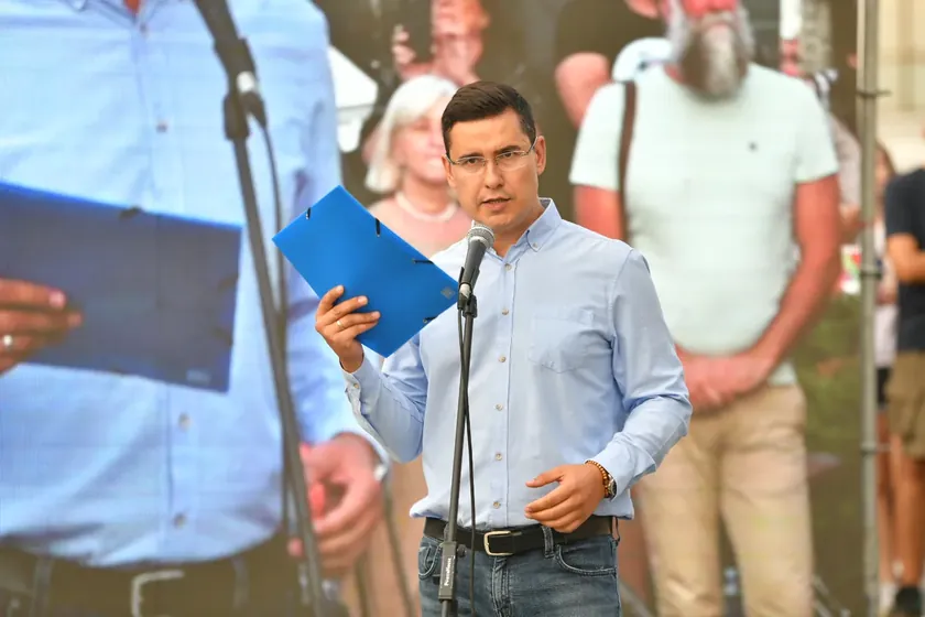 Sırbistan'da yapılacak seçimlerde aday olan Nemanja Đurić ile yapılan bir röportaj.