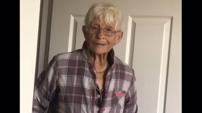 Bir kadın yaşlı annesi için garajını bağımsız yaşam alanına dönüştürdü