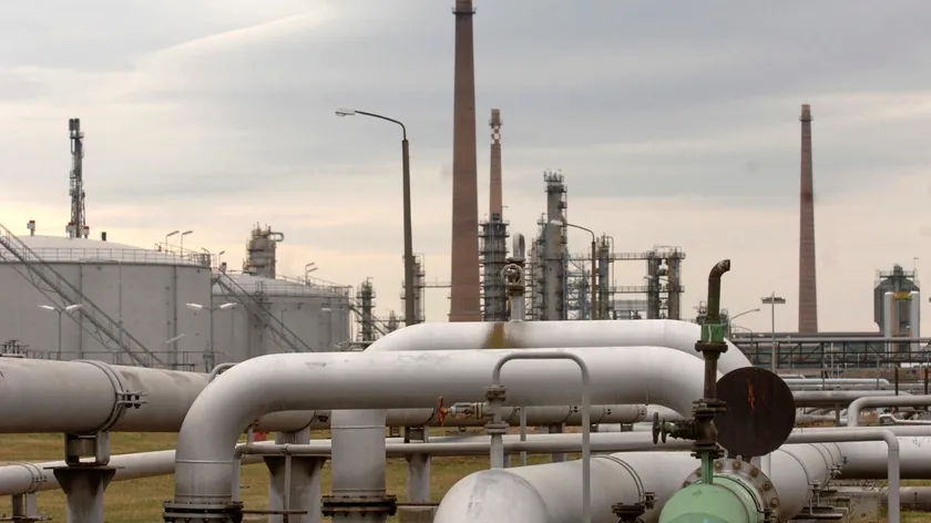 Macaristan ve Slovakya Bratislava ile Százhalombatta arasında yeni petrol boru hattı inşa edecek