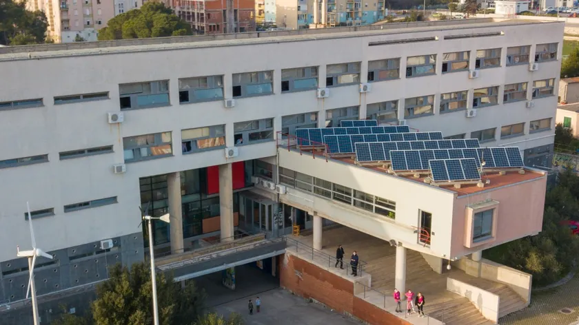 Zadar'daki Lise Mezunları Öğretmenlerine Unutulmaz Bir Araba Hediyesi Sundu