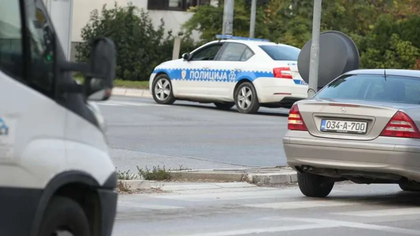 Banjaluka'da bir adam polis memurlarını küçümsedi ve emrinde bulunmadı.