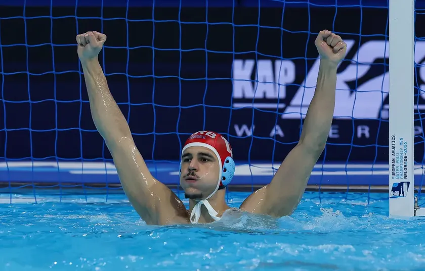 Sırbistan'ın 23 yaşındaki kahramanı Djokovic ve Jokic'ten mesajları açıkladı