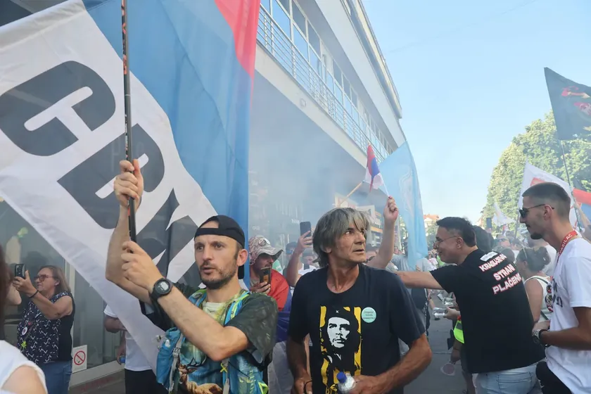 Sırbistan'daki öğrenciler blokajda vatandaşlardan destek istedi