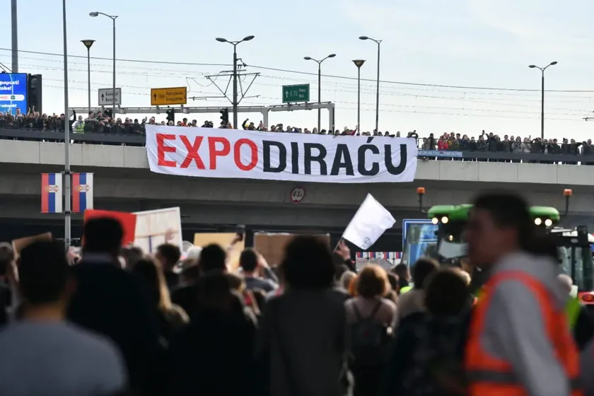 Sırbistan'da öğrenciler sanatçıları ve kültür çalışanlarını Expo yarışmalarını boykot etmeye çağırdı.