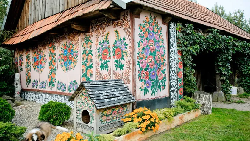 Çek bir ressam yarım asır boyunca köyünü halk motifleriyle boyadı "Dünyayı daha güzel yapmak istiyorum"