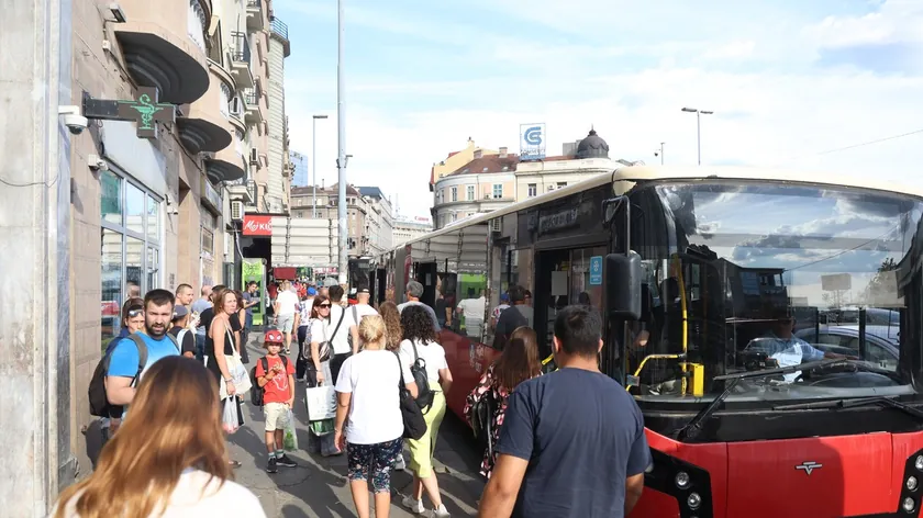 Belgrad'da "Zeleni venac" otobüs durağı geçici olarak kapatıldı