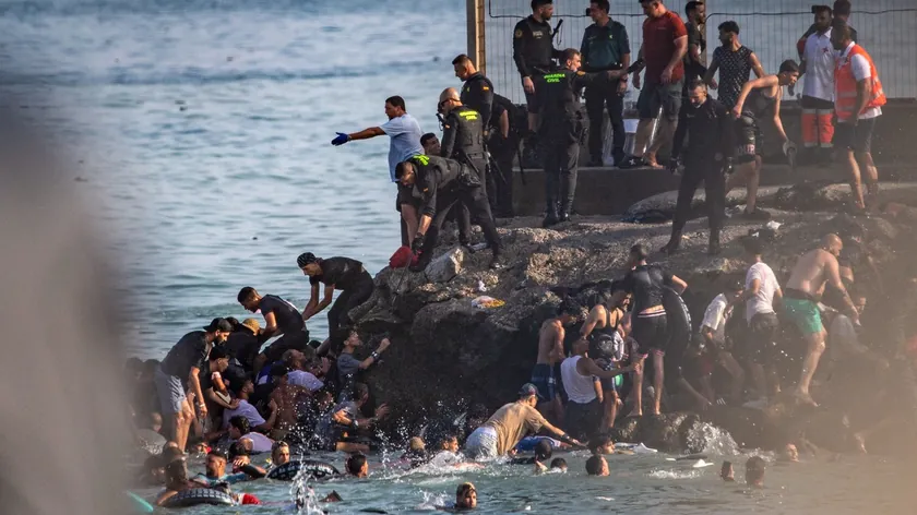 Lider İspanyol Seuta, Maroko'yu sınır geçişinde "suç" işlediğine dair suçladı.