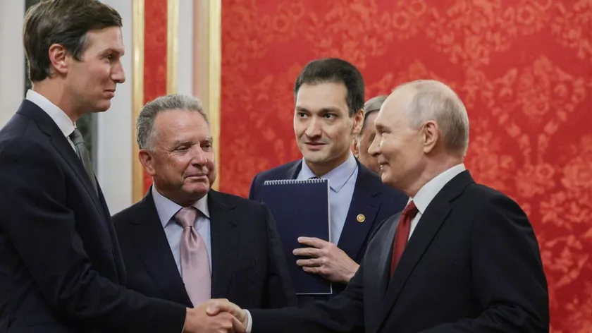 Putin, Trampovin İzaslanıklarıyla Üç Saat Uzun Görüşme Yaptı