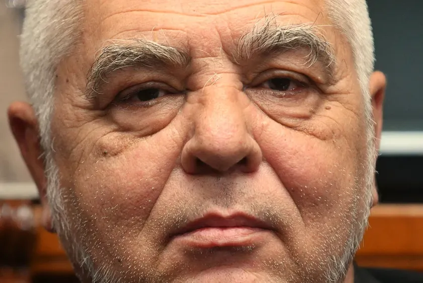 Sırbistan İletişim Bakanı Boris Bratina, gazetecilere ve kamuoyuna yönelik hedefli bir saldırıda bulunuyor.