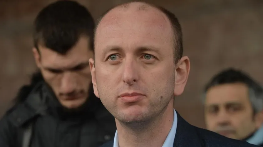 Sırbistan Demokratik Partisi (DNP) Başkanı Milan Knežević, Rusya'nın parlamento seçimlerini kazanması sebebiyle Rus halkına, "Jedinstvenaya Rossiya" partisine ve lideri Vladimir Putin'e te Rusya Federasyonu'nun Karadağ Büyükelçisi Aleksandr Petroviç Lukaşiğe tebrikler gönderdi.