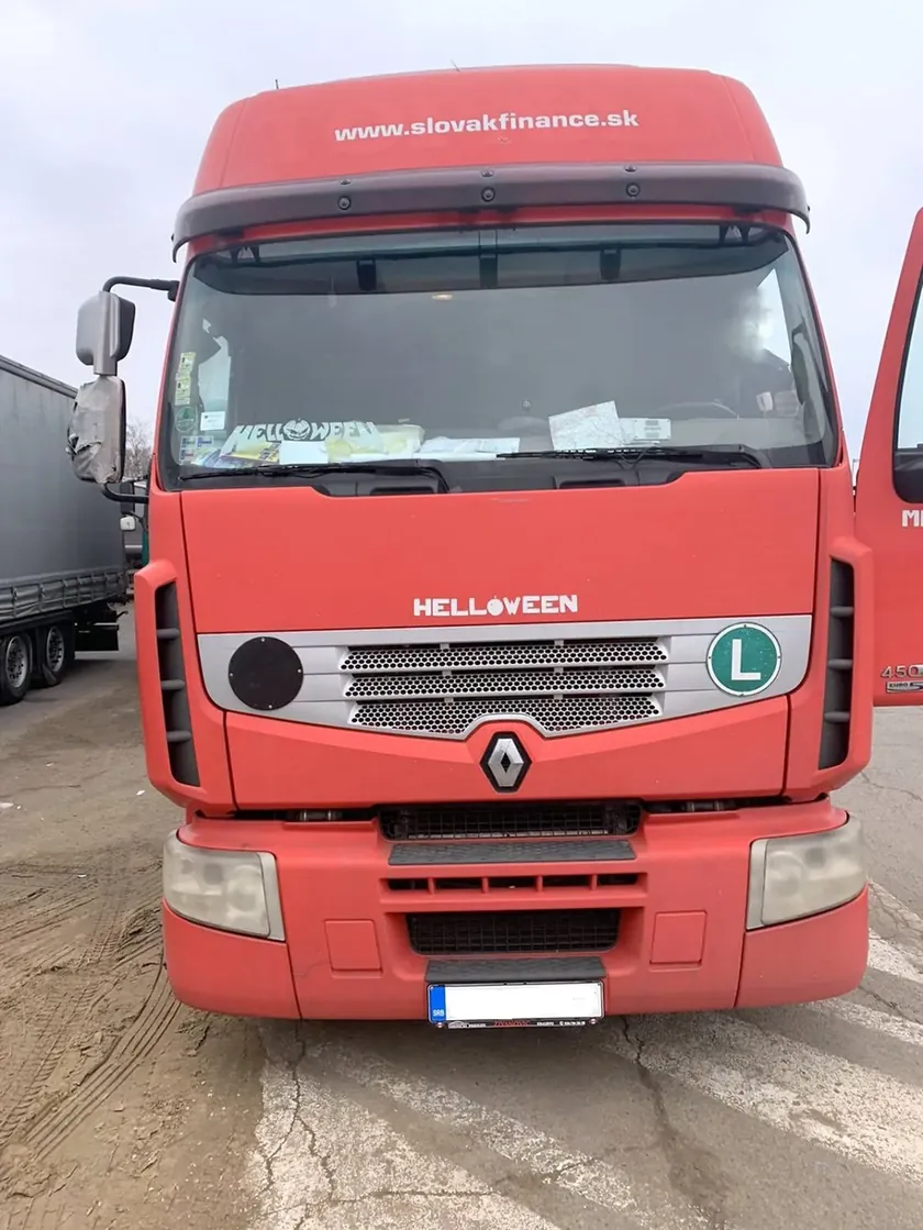Sırbistanlı bir kamyon şoförü, Kuzey Makedonya sınırında 2.000 adet tıbbi çözeltme şişesiyle yakalandı.