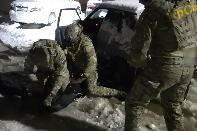 Rusya'da Birleşik Krallık Elçiliğinde Çalışan Eski Memur Ukrayna Şüphelileri İçin İhbar Verdiği İçin Tutuklandı
