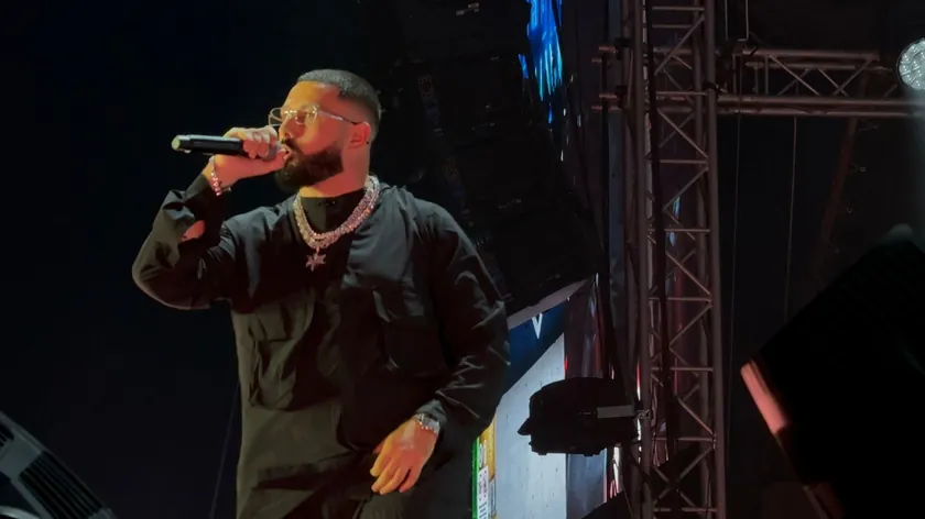 Sırp reper Sajfer'in konserti sırasında yaşanan kaos