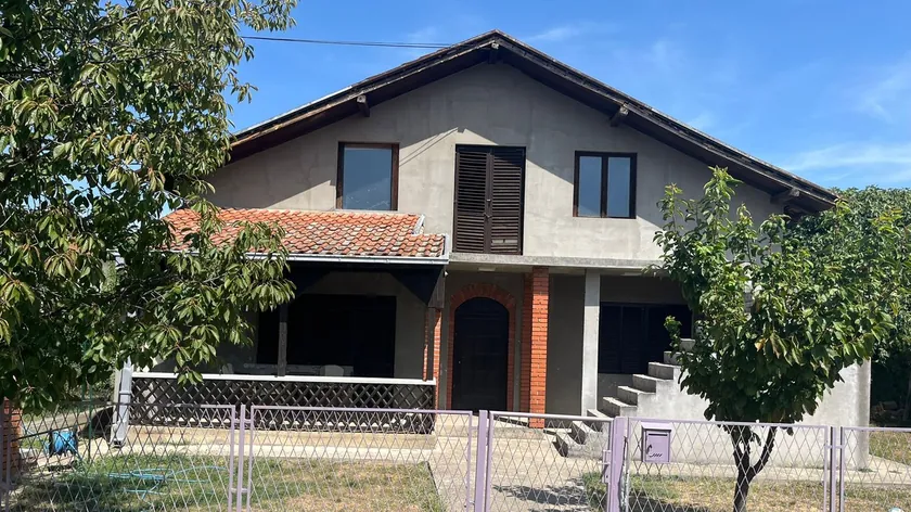 Sırbistan'da bir aile katliamında üç kişi öldürüldü.