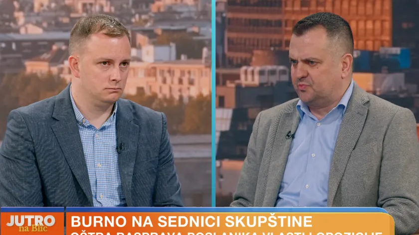 Sırbistan parlamentosunda gergin tartışmalar seçim kampanyasının etkisini gösterdi