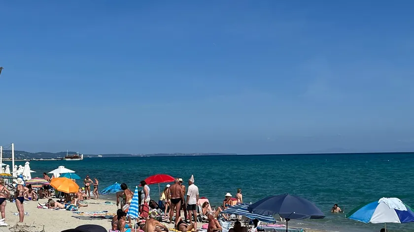 Yunanistan'da Sırp Turistlerin Plajda Yer Ayırtma Olayı Hırvat Medyasının Gündeminde
