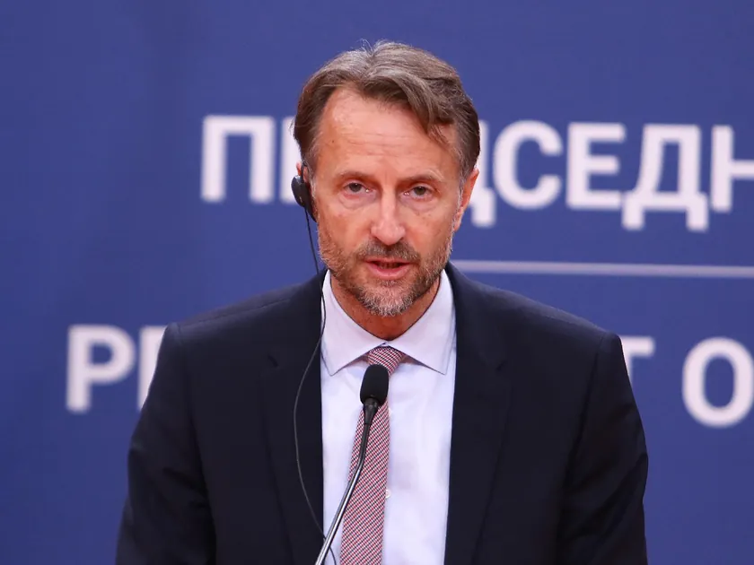 Avrupa Birliği Büyükelçisi Belgrad'da Medya Saldırıları Hakkında Yanıt Verdi