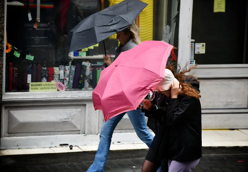 Beograd'da olumsal rüzgar ve Sırbistan'da 100 km/saat hızında fırtına bekleniyor