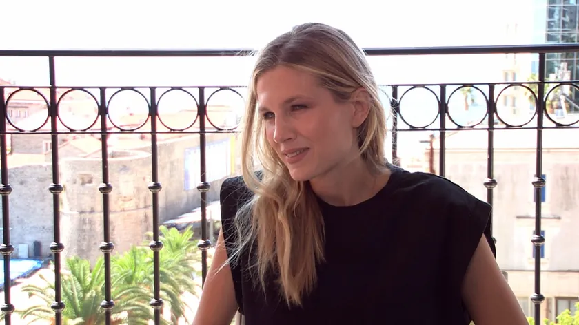 Nevena Božović, eşi ve çocuklarıyla lüks bir otelde yaşıyor Lüksün tadını çıkarıyorlar